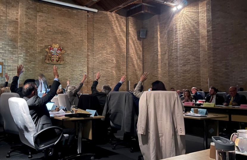 Conservative Cllrs raise hands to vote for amendments. 